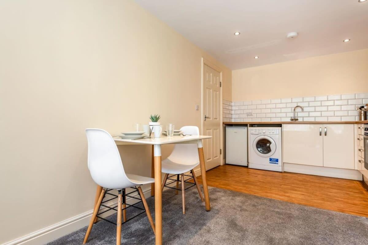 Bright 1 Bedroom Budget Flat In Central Pontefract Exterior photo