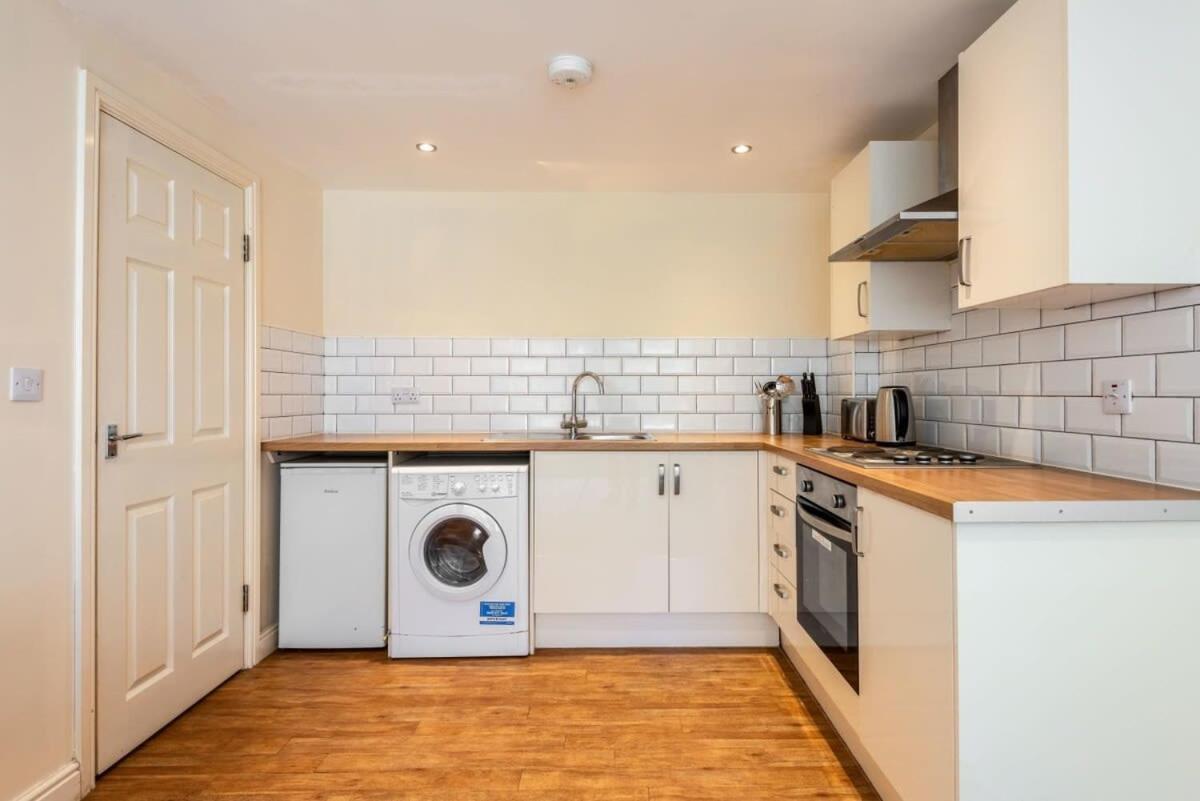 Bright 1 Bedroom Budget Flat In Central Pontefract Exterior photo