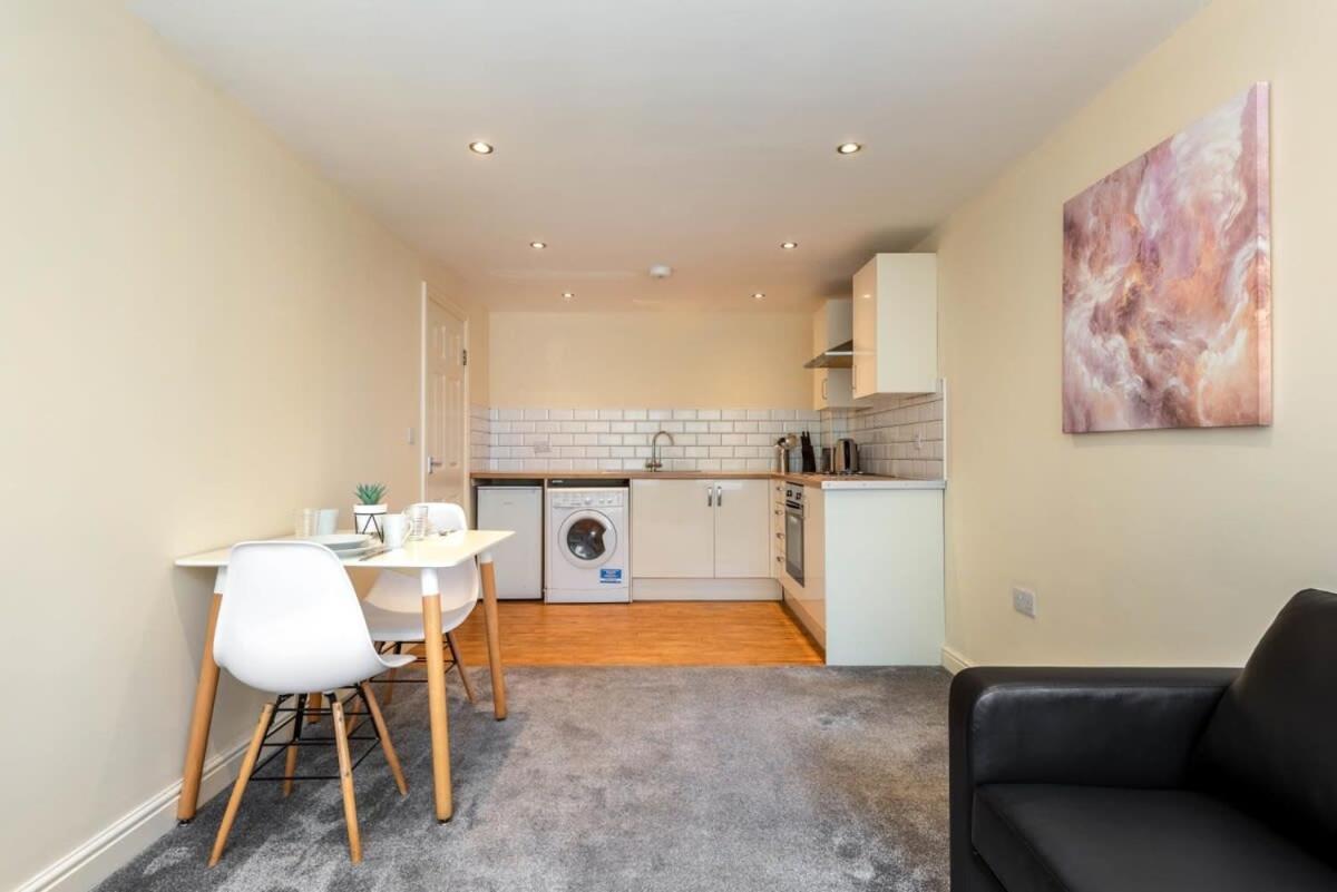 Bright 1 Bedroom Budget Flat In Central Pontefract Exterior photo